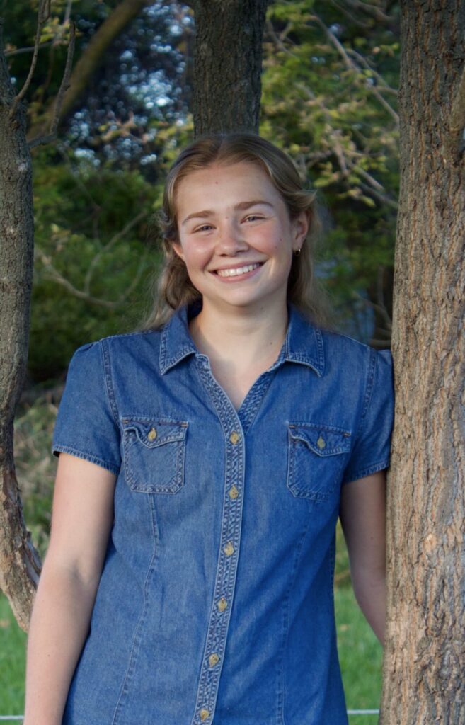 ava senior picture (1)